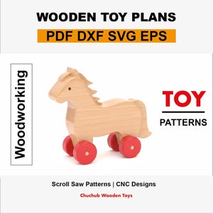 Könnte beinhalten: Ein Holzpferd mit roten Rädern. Das Spielzeug besteht aus hellfarbenem Holz und trägt den Text "WOODEN TOY PLANS PDF DXF SVG EPS" und "TOY PATTERNS". Das Bild enthält auch den Text "Woodworking" und "Scroll Saw Patterns | CNC Designs".