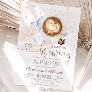 Invito baby shower a tema caffè Invito baby shower a tema caffè Baby Is Brewing Ricarica caffè Baby shower Modificabile Stampabile F1