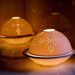 Snow flake Tea light holder made of porcelain, porcelain lantern, candle night light, romantic lighting, Lithophone light image 7