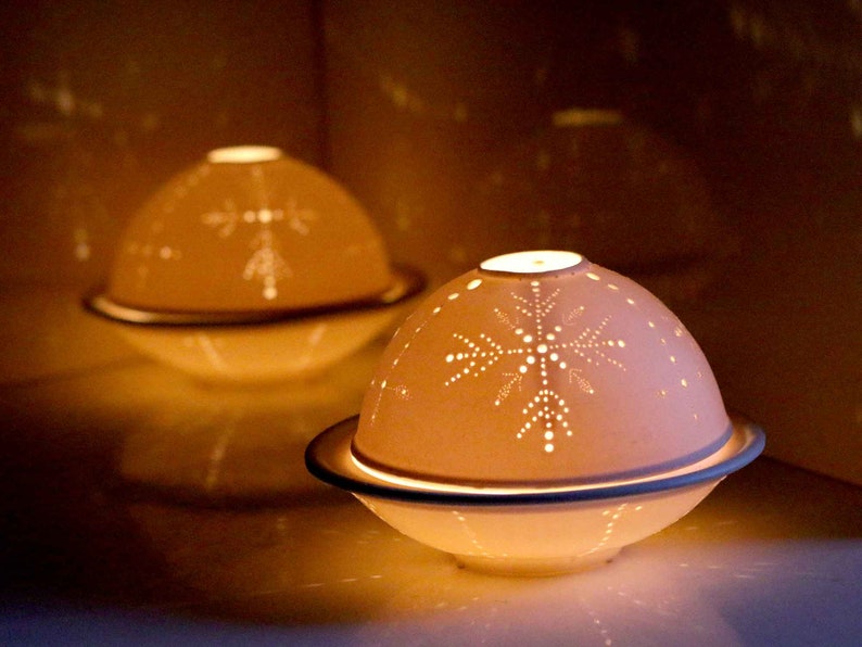 Snow flake Tea light holder made of porcelain, porcelain lantern, candle night light, romantic lighting, Lithophone light image 7