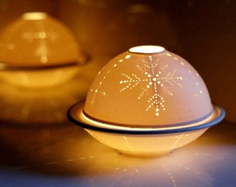 Snow flake Tea light holder made of porcelain, porcelain lantern, candle night light, romantic lighting, Lithophone light