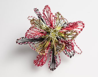 Red Flower Brooch Pin Unique Brooch Wire Sculpture Green Flower Brooch Modern Jewelry Art Jewelry Unusual Flower Red Jewelry Mothers Gift