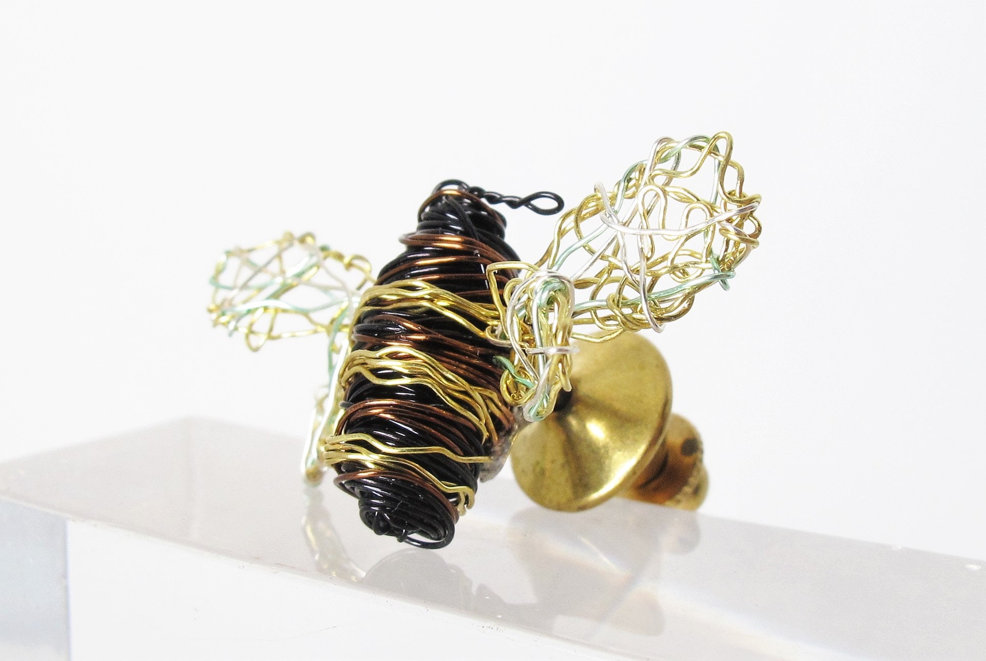 Bumble bee pin wire sculpture art mothers day gift | Etsy