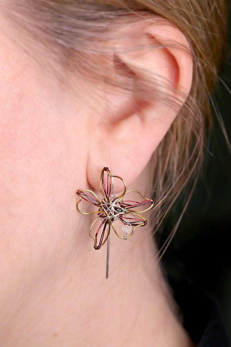 Gold Flower earrings Wire Flower jewelry Ear pin earrings Flower earrings studs Art earrings Delicate earrings Everyday jewelry Boho chic image 1