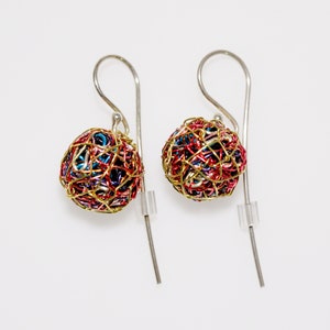 Wire ball earrings handmade gift, Gold sphere earrings artsy, Ball drop earrings for women, Colorful sculpture jewelry modern