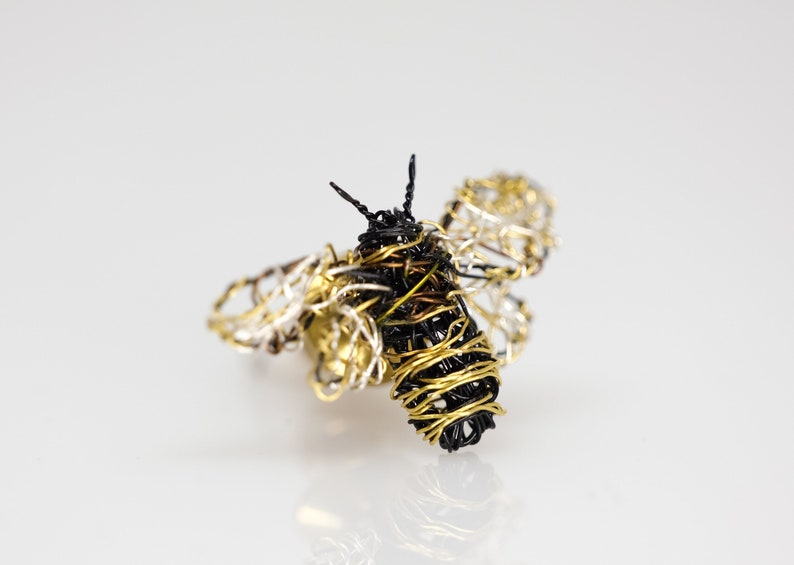 Bee sculpture wire art jewelry, Honey bee brooch modern contemporary, Insect bug brooch unique image 3