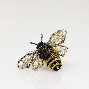 Bee sculpture wire art jewelry, Honey bee brooch modern contemporary, Insect bug brooch unique image 4