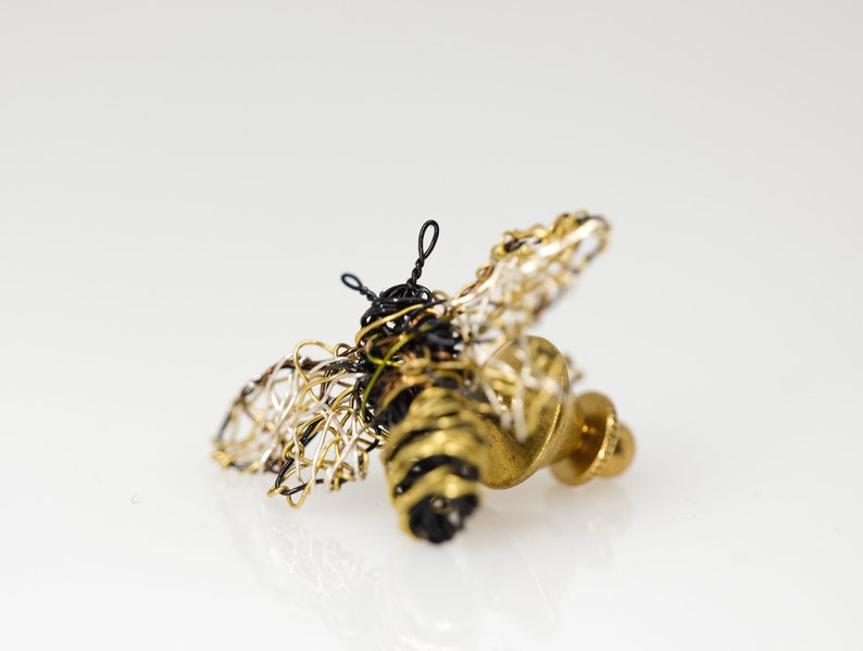 Bee sculpture wire art jewelry, Honey bee brooch modern contemporary, Insect bug brooch unique image 5