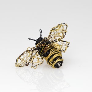 Bee sculpture wire art jewelry, Honey bee brooch modern contemporary, Insect bug brooch unique image 2