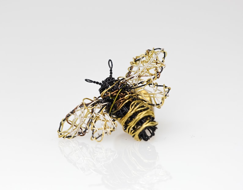 Bee sculpture wire art jewelry, Honey bee brooch modern contemporary, Insect bug brooch unique image 2