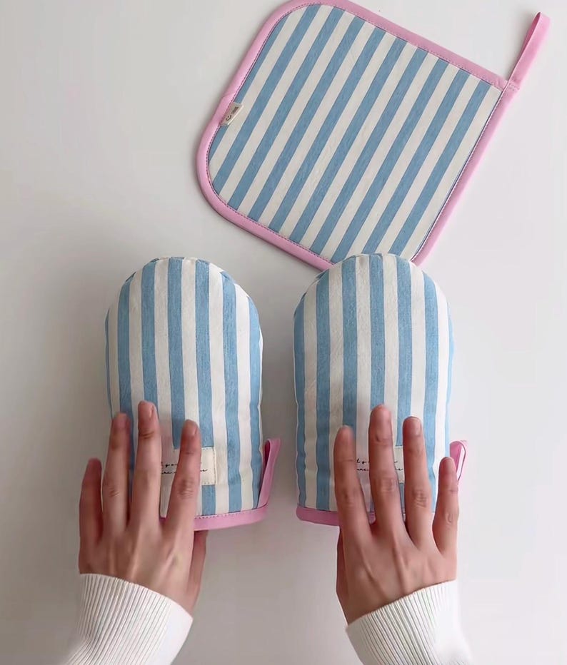 Oven Mitten Sewing Pattern and Video Tutorial: Beginner Friendly ...