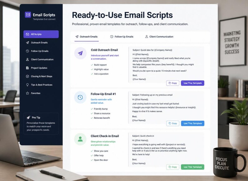 Peut inclure: Une interface num&eacute;rique intitul&eacute;e Ready-to-Use Email Scripts affichant des mod&egrave;les professionnels pour la prospection, les suivis et la communication client. La mise en page comprend un menu lat&eacute;ral sombre et trois exemples d'e-mails avec boutons.