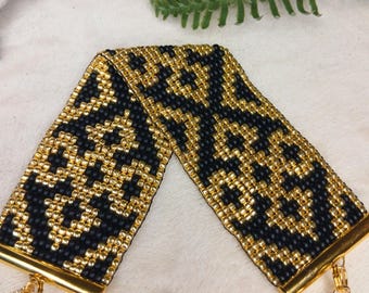 Handmade Beaded Bracelet: Elegant Black & Gold Stylish Accessory