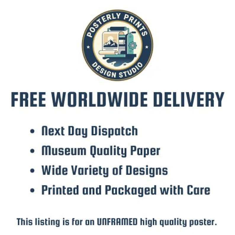 Pu&ograve; includere: Uno sfondo bianco con il testo "CONSEGNA GRATUITA IN TUTTO IL MONDO" e punti elenco che elencano le caratteristiche del prodotto. L'immagine include un logo circolare con il testo "POSTERLY PRINTS DESIGN STUDIO". L'inserzione &egrave; per un poster di alta qualit&agrave; SENZA CORNICE.