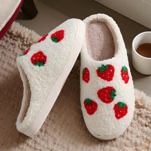 Pantuflas de fresa – Pantuflas de casa de forro polar cómodas con suela antideslizante