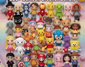 Könnte beinhalten: Eine Sammlung farbenfroher, handgefertigter Häkelpuppen mit verschiedenen Zeichentrickfiguren. Die Puppen sind auf einer mehrfarbigen Strickoberfläche angeordnet. Das Bild enthält den Text "220+ Cartoon Crochet Bundle".