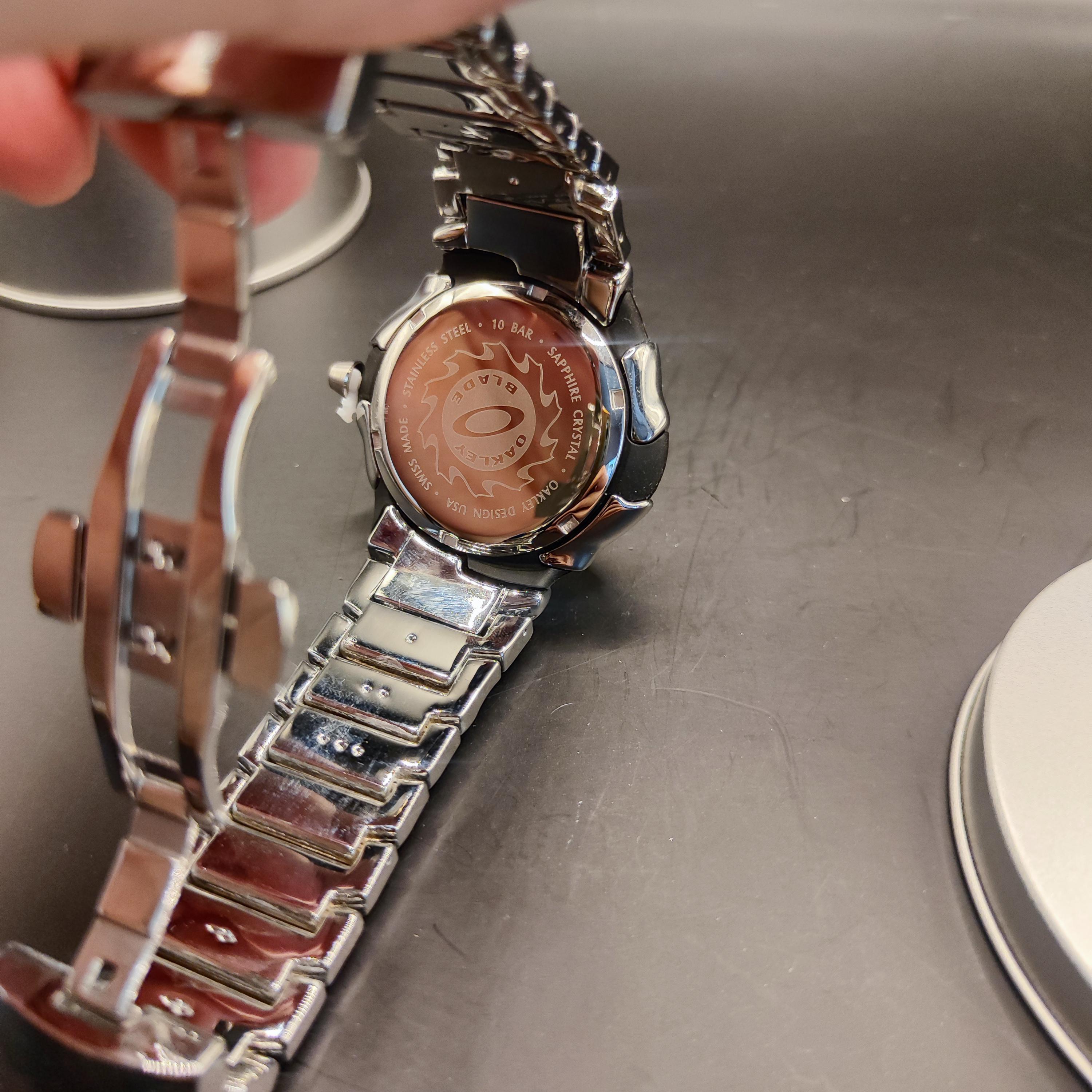 Oakley Blade Style Watch – Futuristic Y2K Blue Flower Dial Silver