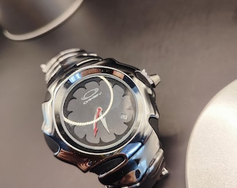 Reloj Oakley estilo Blade: reloj de pulsera llamativo con esfera plateada y esfera gris metalizada futurista estilo Y2K.