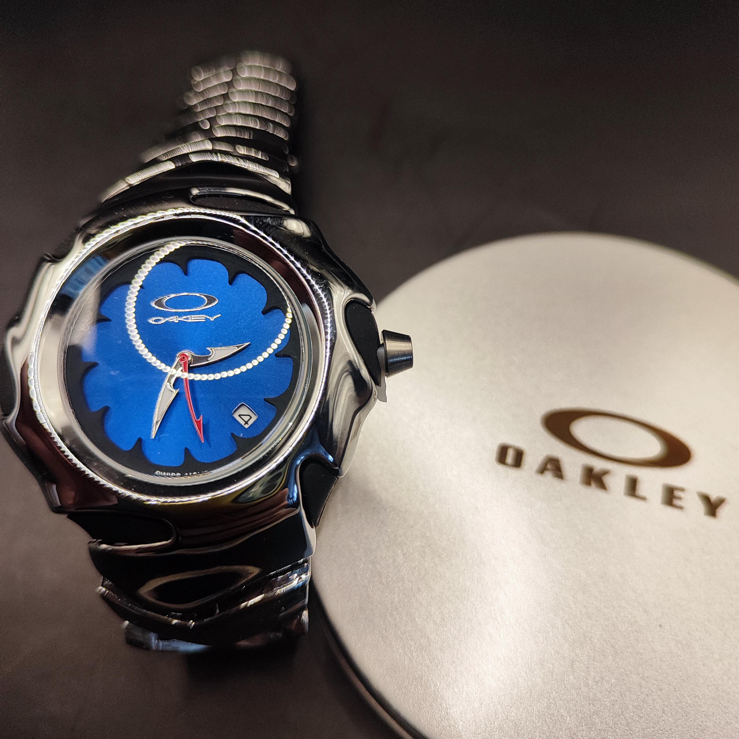 Oakley Blade Style Watch – Futuristic Y2K Blue Flower Dial Silver