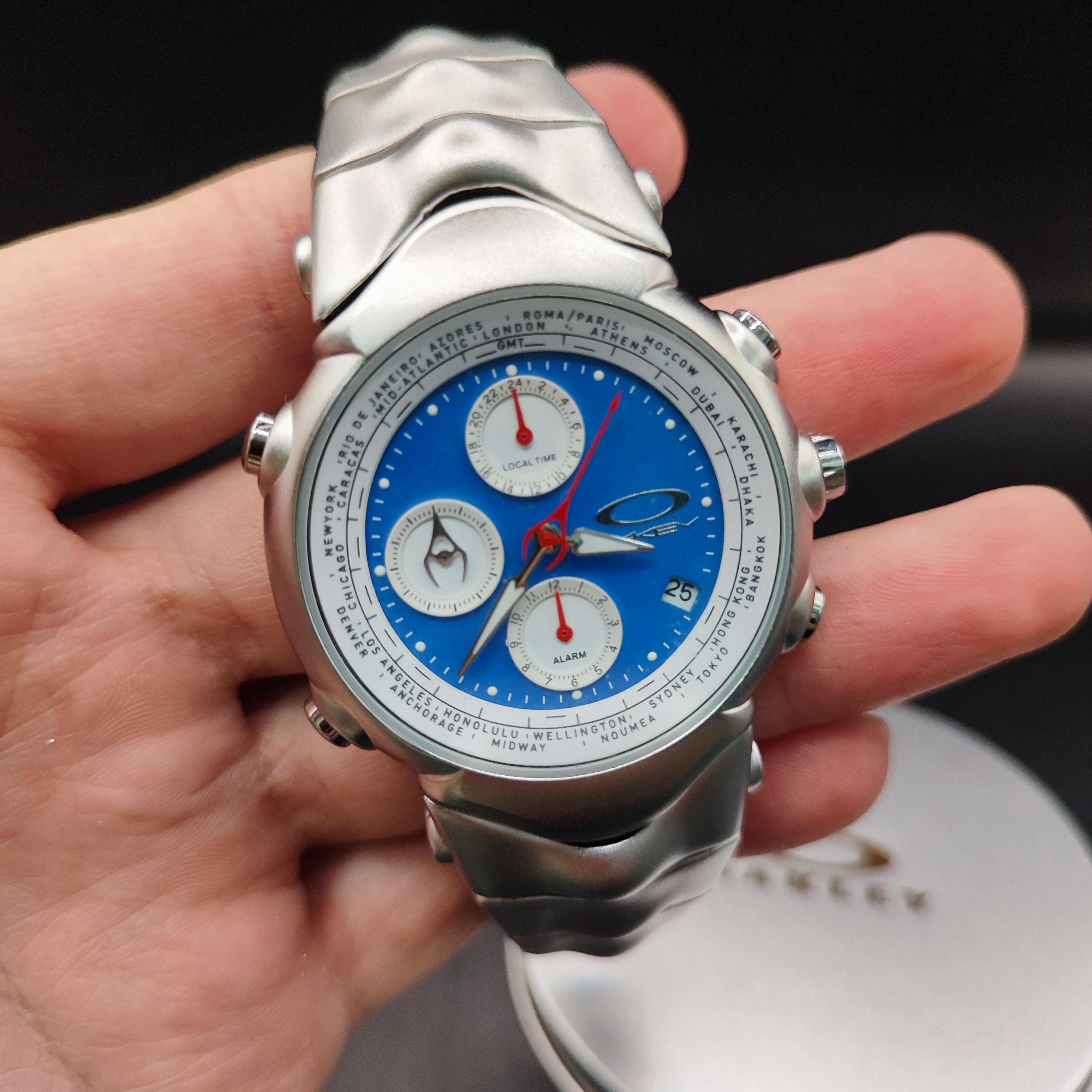 Oakley GMT Style Watch – Futuristic Y2K Blue Dial World Time