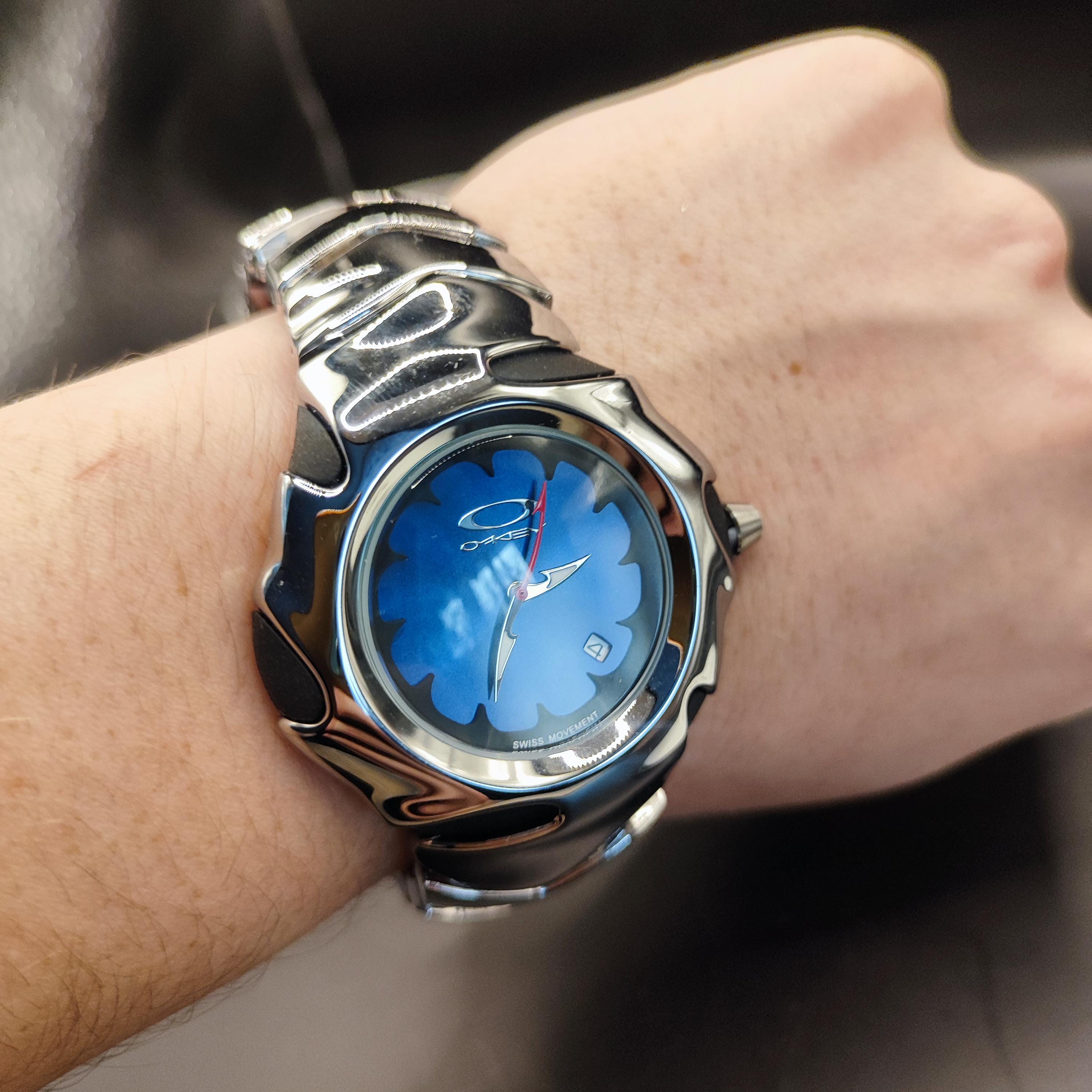 Oakley Blade Style Watch – Futuristic Y2K Blue Flower Dial Silver