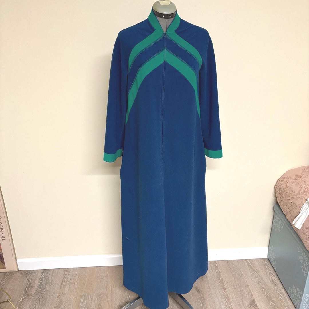 Vassarette Vintage Velour House Coat, Floor Length, Side Pockets, Front ...