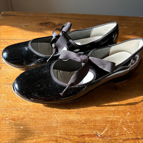 vintage dance shoes, Studio Du Monde, 6 1/2 Medium, Made in the USA, gift for Dancer, Dance Class shoes