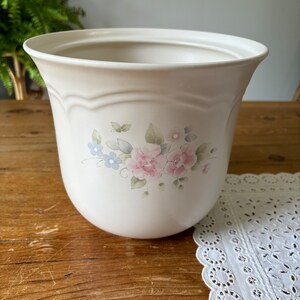 Pfaltzgraff extra large canister, holds 4 quarts, no lid.