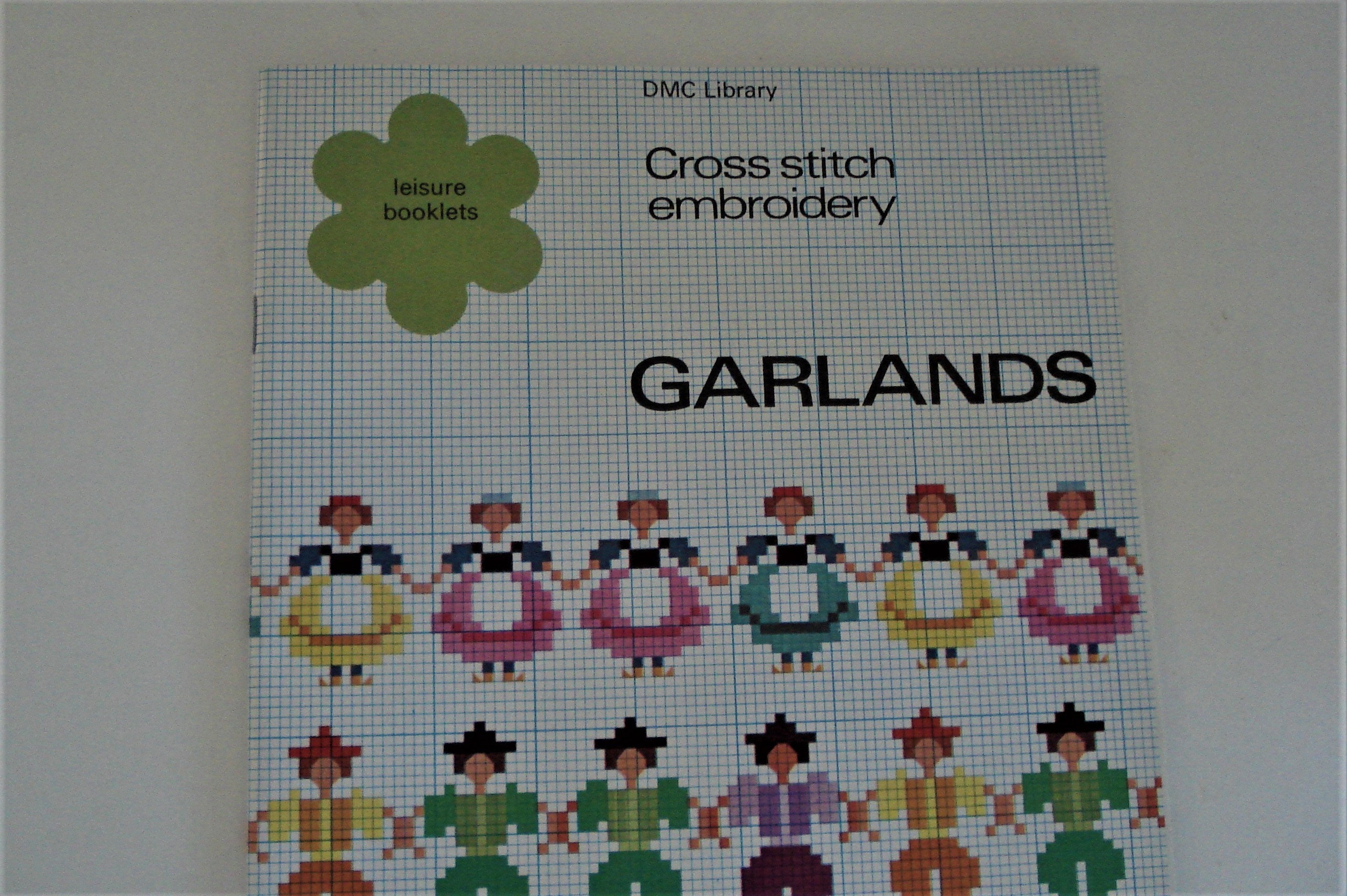 Modern Cross Stitch: Over 30 fresh and new counted cross-stitch