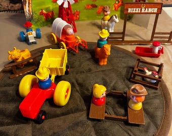 Vintage Bizzi Ranch Plastic Farm Set 1960s/70s Hongkong - Original