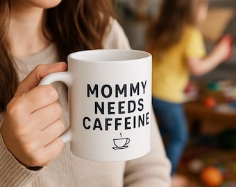 Kubek „Mama potrzebuje kofeiny” – zabawny kubek na kawę dla mamy