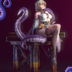 Puede incluir: Figura renderizada en 3D de una mujer con cabello rubio y ojos rosados, vestida con un atuendo blanco y negro, sentada sobre una estructura de madera. Grandes tentáculos morados envuelven la figura. El fondo es de color granate oscuro.