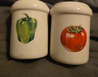 RAGU Rewards salt  pepper shakers w red tomato & green pepper vegetables