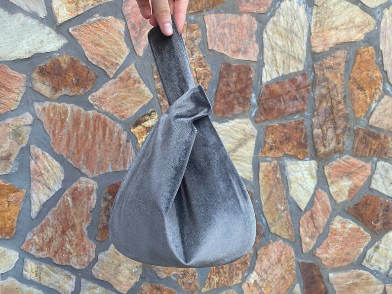 Borsa con nodo giapponese Borsa in velluto grigio Matrimonio, Borsa da ballo, Occasioni speciali, Borsa semplice ed elegante, Abito da sera, Opzione colore grigio immagine 1