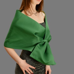 Kelly Green Shawl Wrap, Coprispalle da sera, Coprispalle con stola a scialle, Coprispalle formale, Coprispalle a mani libere immagine 2