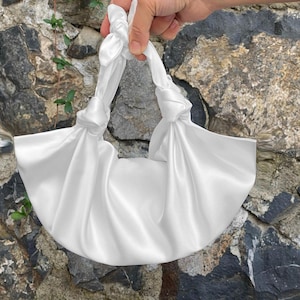 Bolso de mano con nudo de satén Furoshiki para boda, bolso de mano de noche, bolsitas de regalo pequeñas de satén color marfil para dama de honor, opciones de color