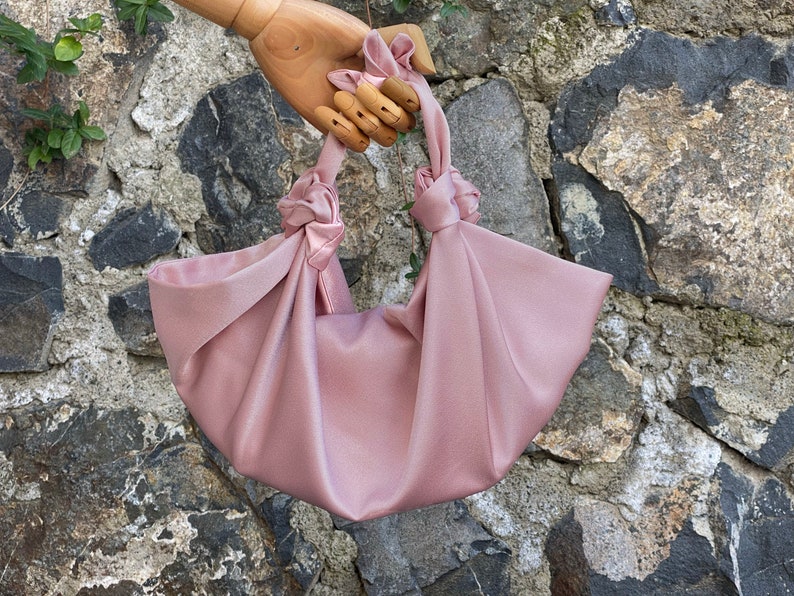 REDÉSIGNÉ Sac à main Furoshiki en satin, petit sac avec nœud en satin, pochette pour une occasion spéciale, bordeaux, couleur bordeaux au choix image 3