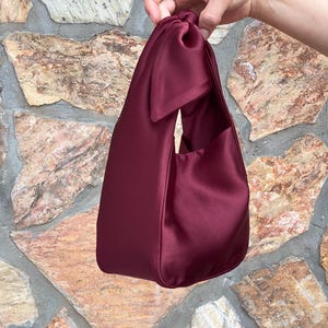 Petit sac à main de soirée en satin pour mariage, Sac de mariage, Sac de soirée, Sac avec noeud japonais, Sac furoshiki, Vin, Bordeaux, Bordeaux
