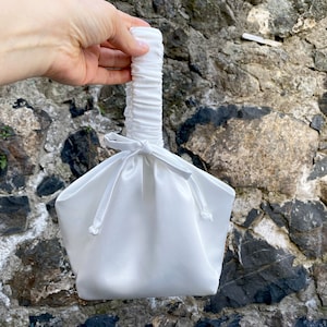 Kleine Satin Tasche, Hochzeitstasche, Abendtasche, Japanischer Knoten Tasche, Furoshiki, Ivory