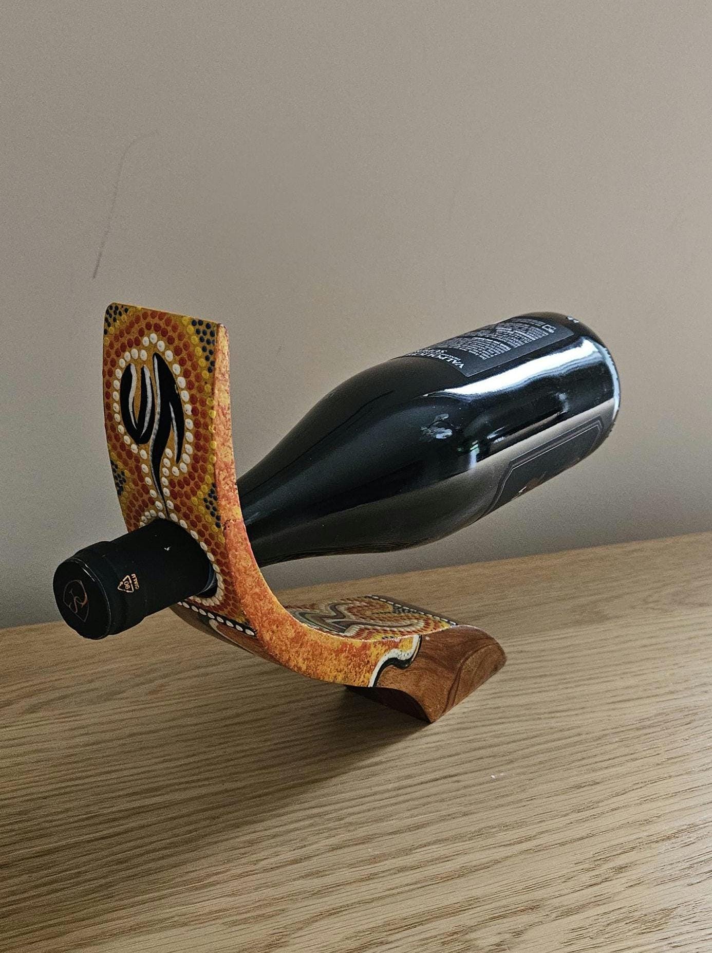 【送料無料❗️】ミッドセンチュリー木製手彫りビンテージワインボトルホルダー 水牛 Kangaroo Wine Holder - Etsy