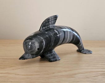 極上 ブルーオニキス イルカ 彫刻 置物 一点物！ 最高級ブルーオニキスイルカ：メキシコ産オニキスストーンの置物、室内