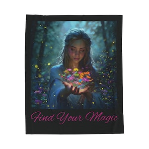 Puede incluir: Manta negra con una impresión de arte digital. La imagen muestra a una mujer sosteniendo flores coloridas en un entorno de bosque. El texto "Find Your Magic" está escrito en rosa en la parte inferior.