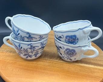 Set of 4 - Vintage Czechoslovakian Porcelain Zwiebelmuster Teacups, Blue Onion Pattern