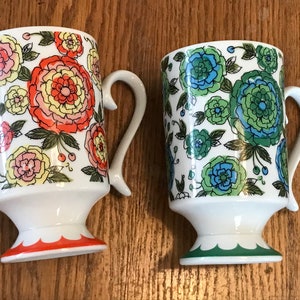 SALE 2 Vintage Royal Crown Arnart by Maria Smug Cups/Mugs//MCM Retro Mod Flower Power Design//Very 70s Bar/Drink Ware