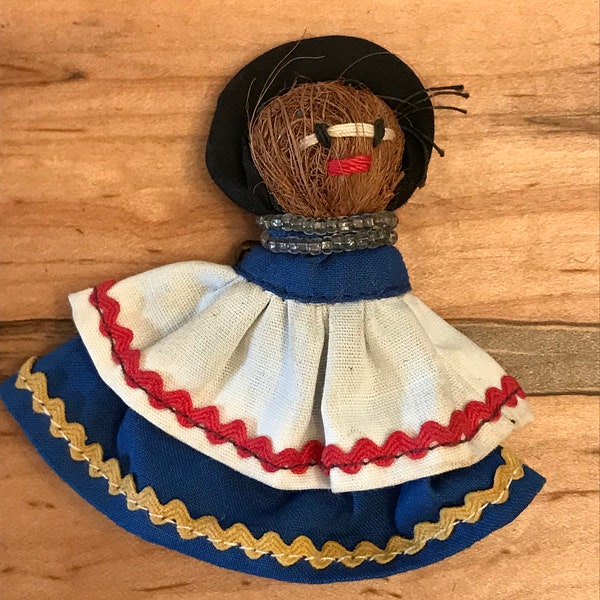 Vintage Seminole Indian Saw Palmetto Doll/3.25"/Vintage Florida Souvenir/Patchwork Dress/Beaded Necklace/Hand Made Collectible/Free Shipping
