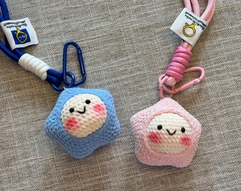 Crochet Star Plush Keychain – Handmade Amigurumi Charm, Kawaii Bag Accessory, Soft Plush Keyring, Car Mirror Charm
