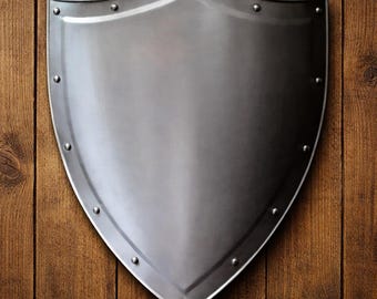 Escudo de armadura medieval de acero hecho a mano para LARP, cosplay y recreación histórica.