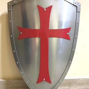 中世の鋼鉄騎士テンプル騎士団の盾 十字軍の赤十字の盾のレプリカ コスチュームアクセサリー LARP