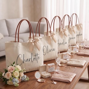 Personalized Bridesmaid Tote Bag, Custom Canvas Tote Bag, Bridal Party Gift,  Maid of Honor Gift, Gift for Her