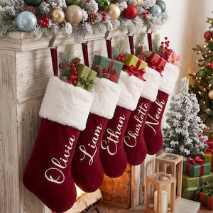 Calcetín navideño personalizado, calcetines rojos de felpa con nombre personalizado, calcetín familiar bordado, decoración navideña